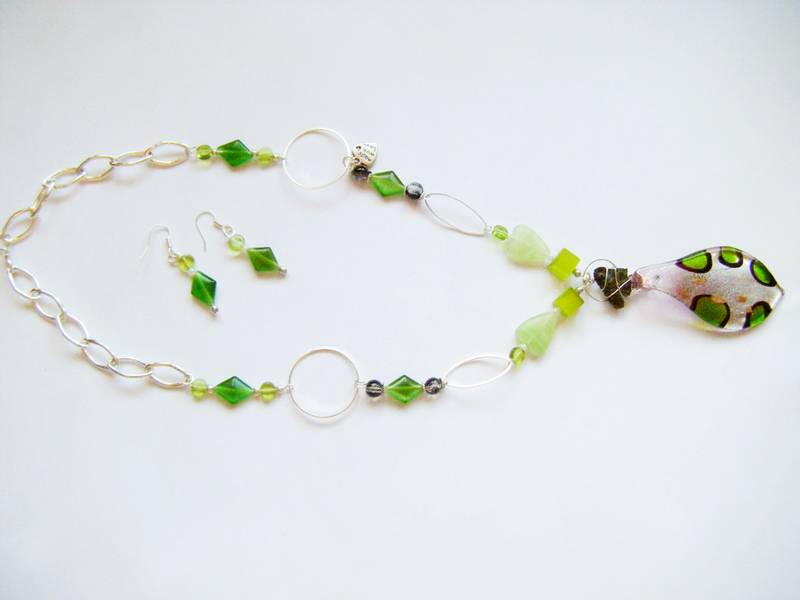 1pia_p_lindberg_kedja_lampwork.jpg
