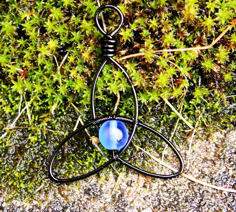 celtic-hange_wire_elin_holmerin.jpg