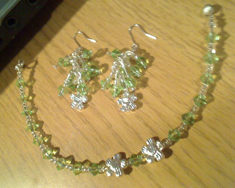 halsband_lindblomsgront_bicones.jpg