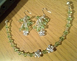 halsband_lindblomsgront_bicones.jpg
